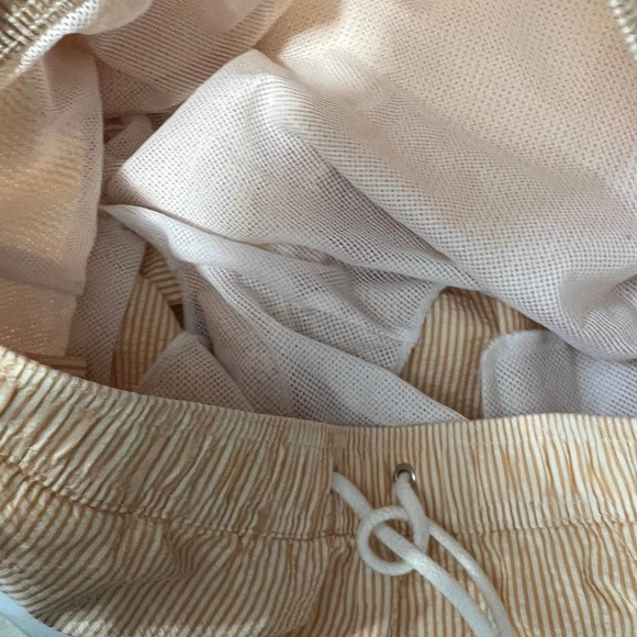 J. Crew Men's Seersucker Swim Yellow Stripe Trunks Size L- 8" - Picture 4 of 9